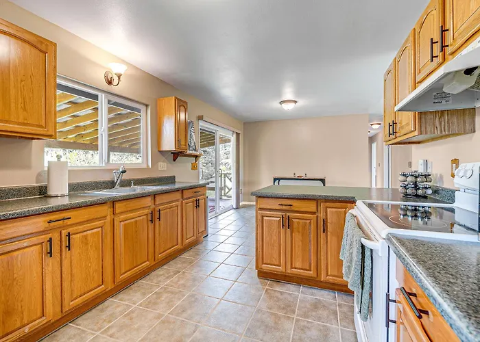Pahoa Home W/ Fenced-In Yard: Near Hilo & Parks