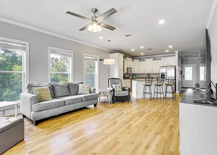 Biloxi Condo W/ Community Pool ~ Half-Mi To Beach!