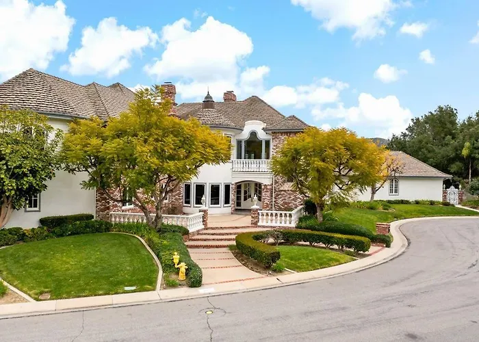 Luxury Oasis With Panoramic Views
