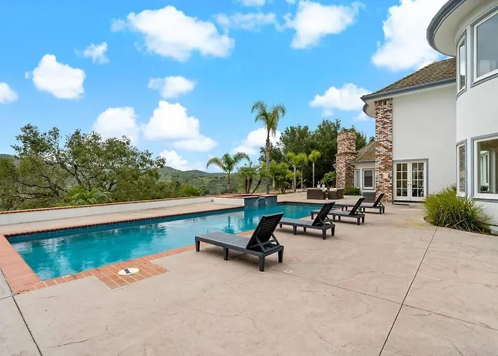 Luxury Oasis With Panoramic Views