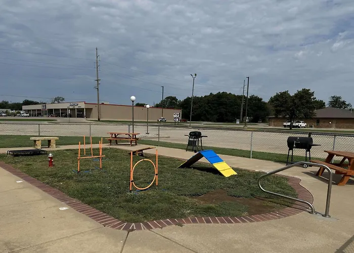 Super 8 By Wyndham Independence Ks