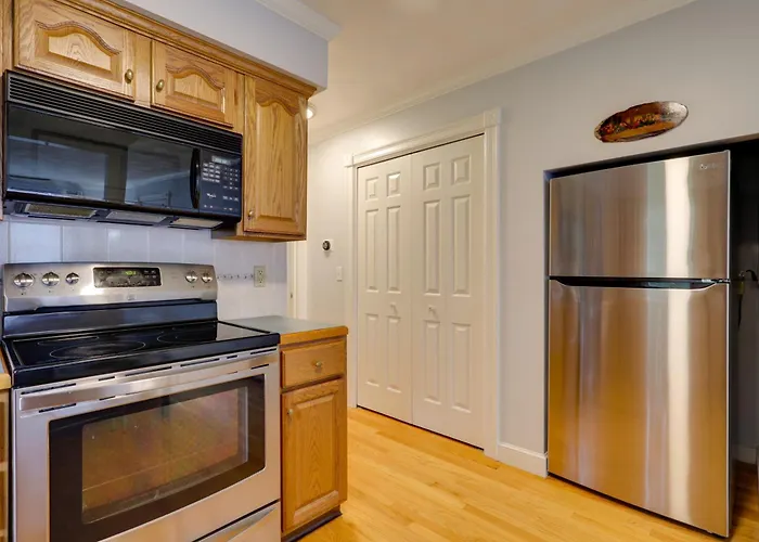 7 Mi To Downtown Providence: Quiet Apt In Seekonk