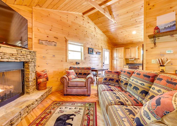 Blue Ridge Mountain Cabin Rental W/ Fire Pit!