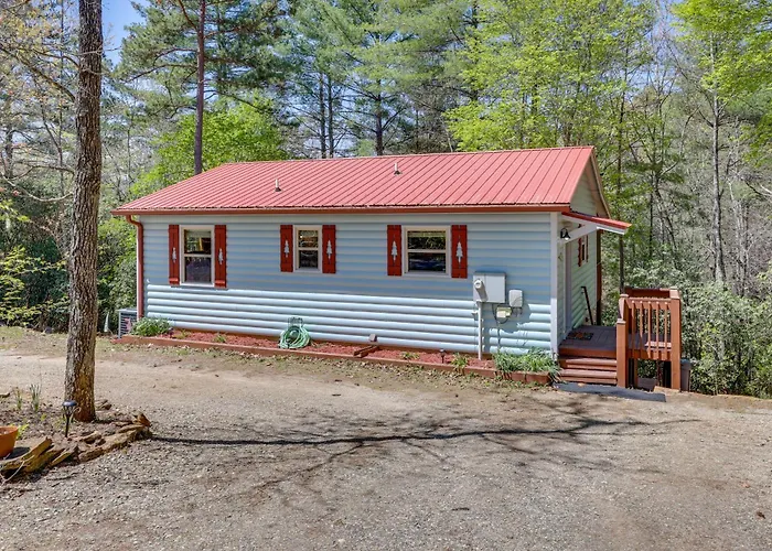 Blue Ridge Mountain Cabin Rental W/ Fire Pit!