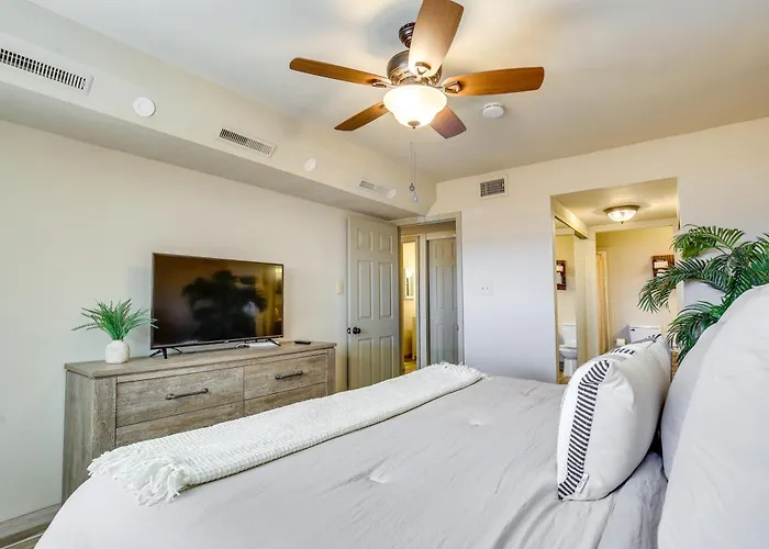 Centrally Located Yuma Retreat W/ Fenced Patio