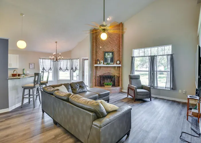 7 Mi To Beach: Pet-Friendly Home In Port Orange!