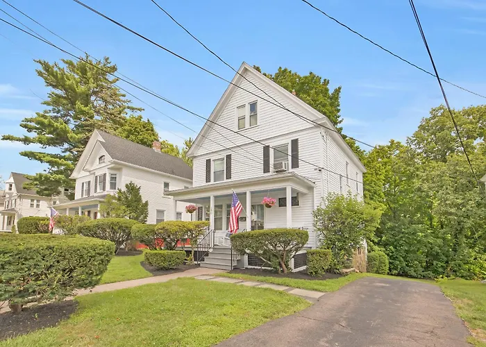 Charming New England Home In West Hartford Center