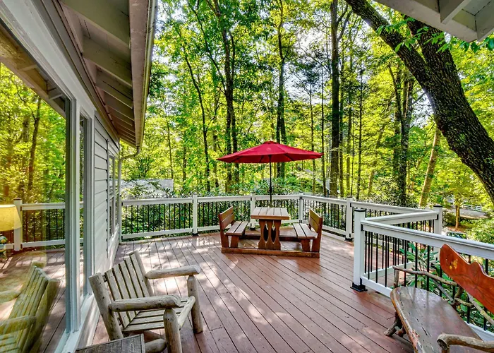 Highlands Vacation Rental - Walk To Mirror Lake!