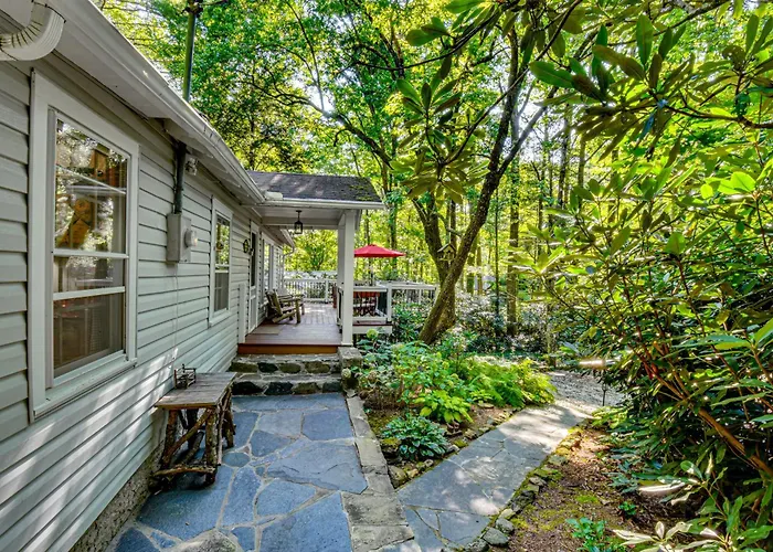 Highlands Vacation Rental - Walk To Mirror Lake!