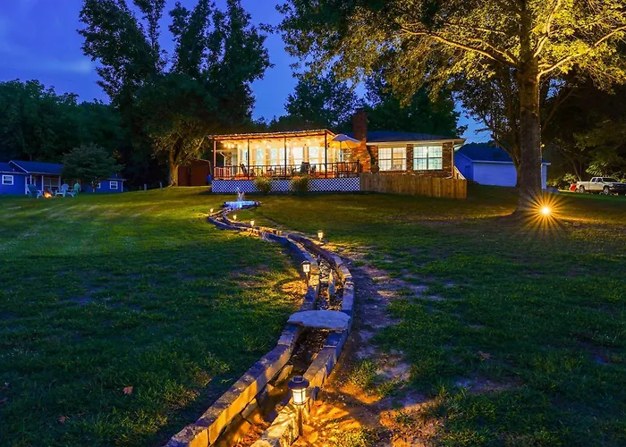 Beaver Lake Retreat W/ Deck: Paddle, Bike, Relax!