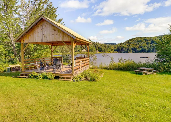 Spacious Wilmington Cabin: Walk To Lake