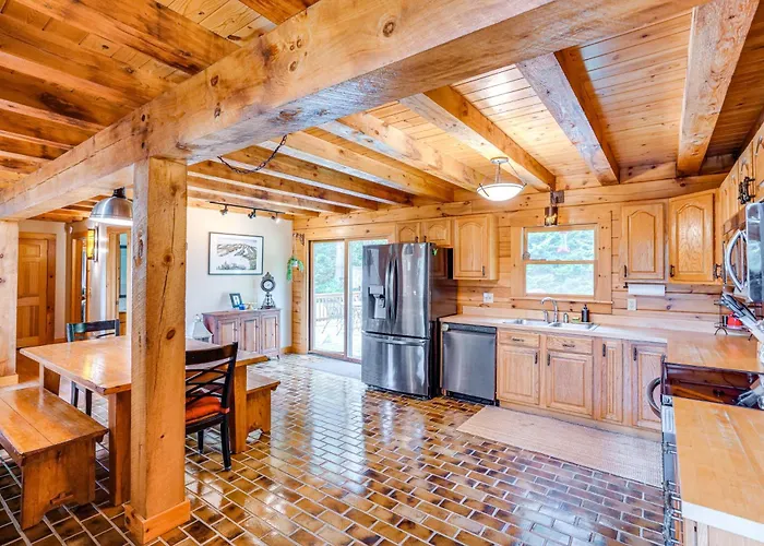 Spacious Wilmington Cabin: Walk To Lake