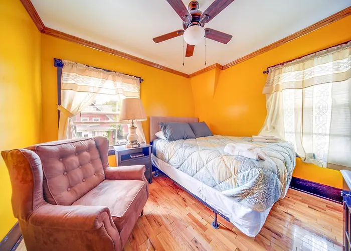 Family-Friendly Home: Walk To Lake Erie!