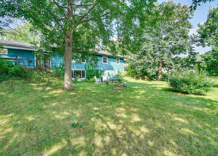 Family-Friendly Cottage Grove Home W/ Fireplace!