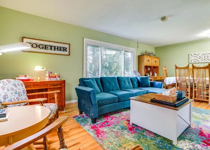 Family-Friendly Cottage Grove Home W/ Fireplace!