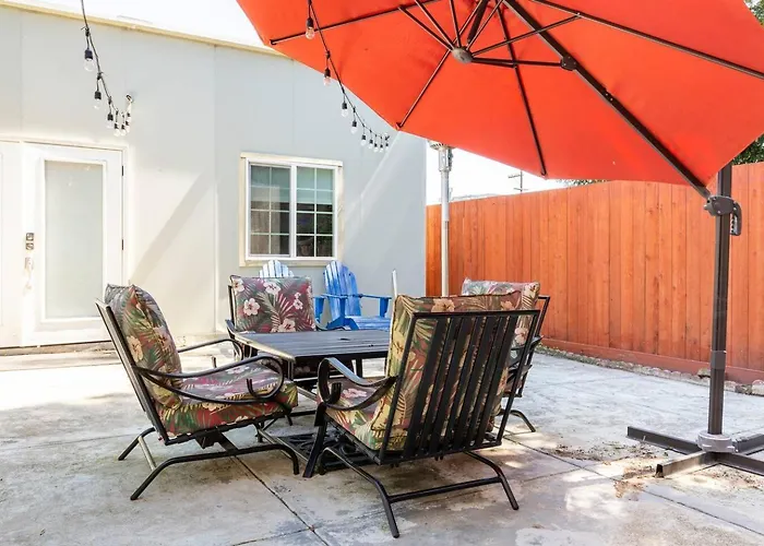Cozy 1Br • Rainfall Shower • Fireplace • Parking