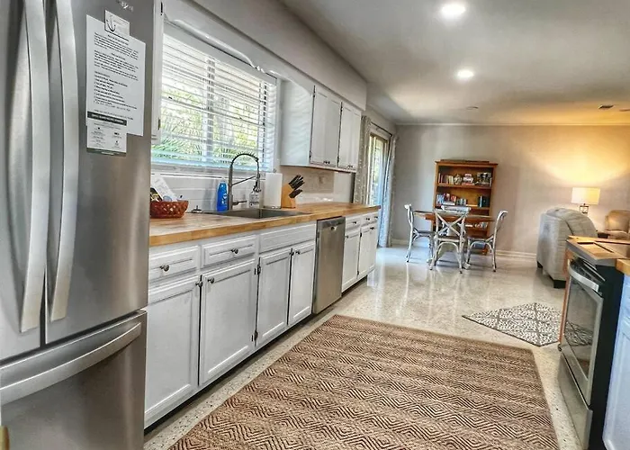 Cute Cottage With 3 Min Walk To Beach With Bikes!
