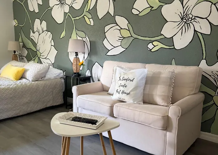 The Sanford Foodie Guest House