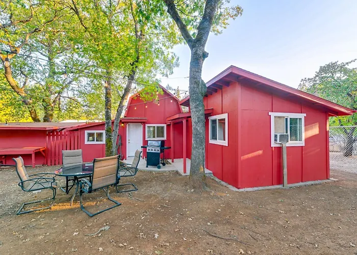 Grants Pass Cottage ~ 8 Mi To Rogue River!