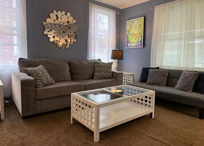 Charming 3 Bedroom Home 6 Beds Sleeps Up To 12