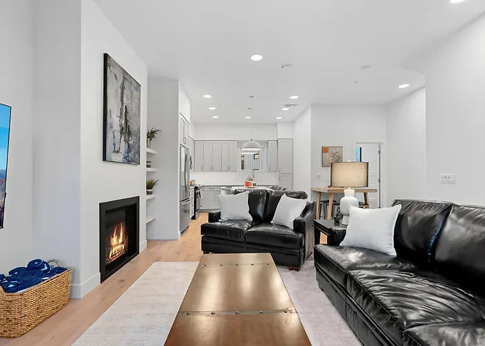 Downtown Lux Townhouse 3Bd 3Ba