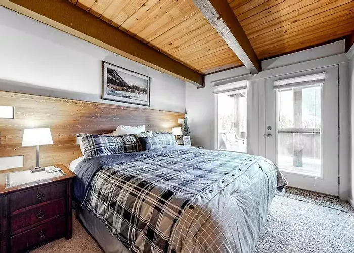 Cozy Condo Scenic Balcony Adjacent Golf Course