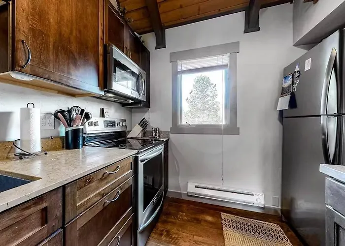 Cozy Condo Scenic Balcony Adjacent Golf Course