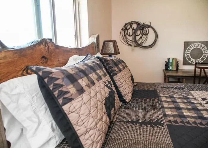 Yellowstone Trail Lodge