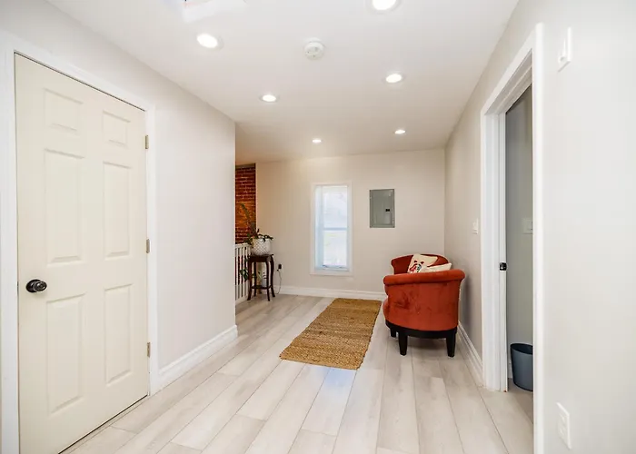 Luxurious Room In Fall River Stay