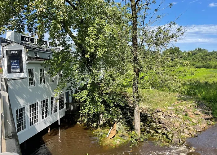 Studio Flat Above Historic Cider Mill
