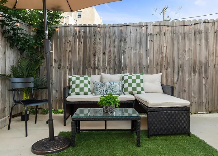 3Br-2Ba Luxurious Green Oasis Private Backyard Patio
