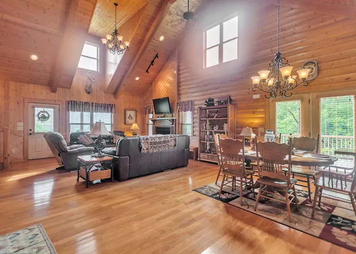 Cozy Mountain Retreat With Scenic Views Home