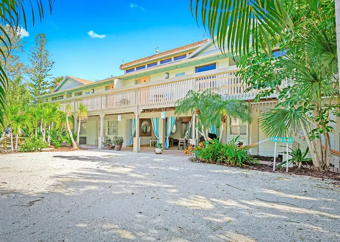 Newly Remodeled 8-Steps To Sand Path Of Beach! Unit D