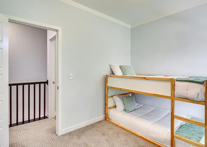 4 Mi To The District: Family Home W/ Tennis Access