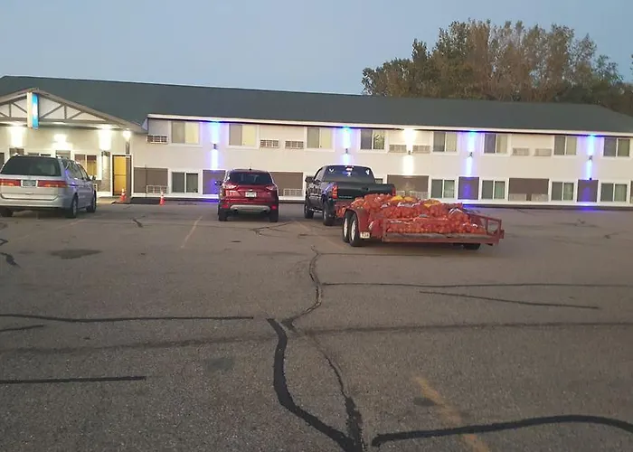 Faribault Hometown Inn & Suites