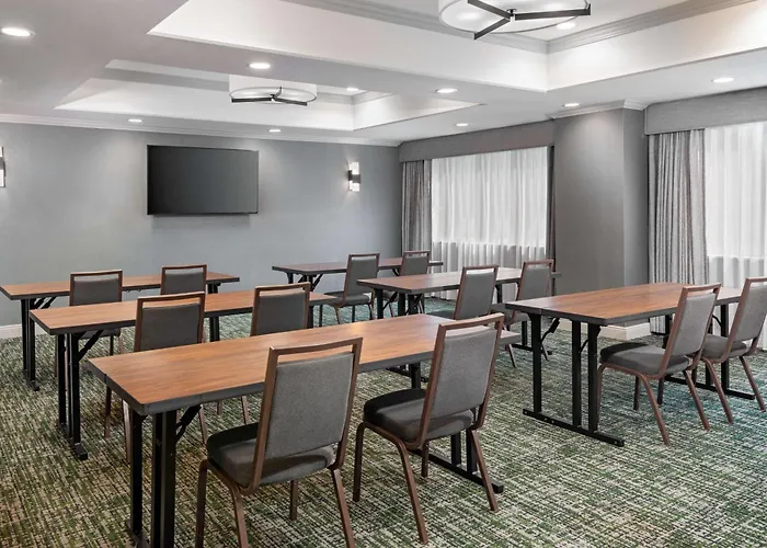 Hampton Inn Hartford Airport