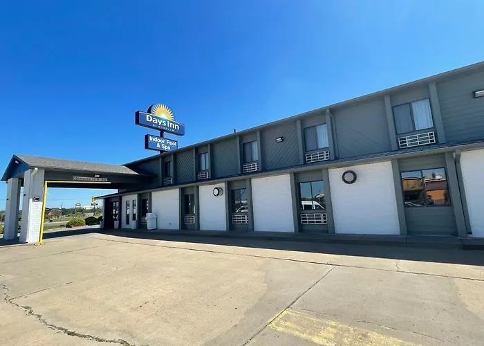 Days Inn By Wyndham Salina I-70