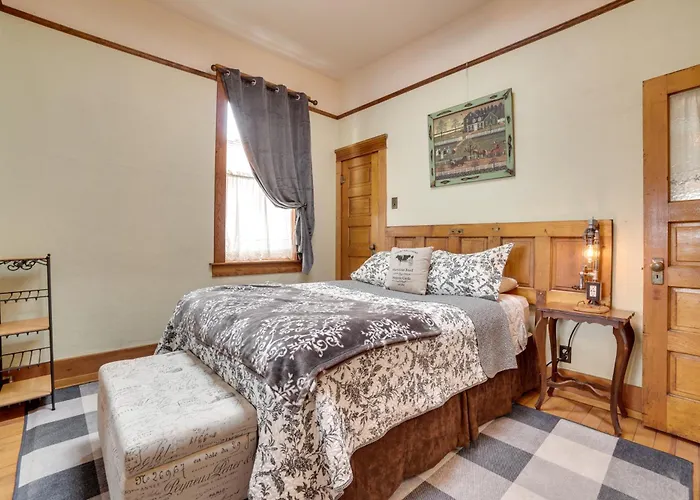 1 Mi To Uw: Historic Laramie Apt