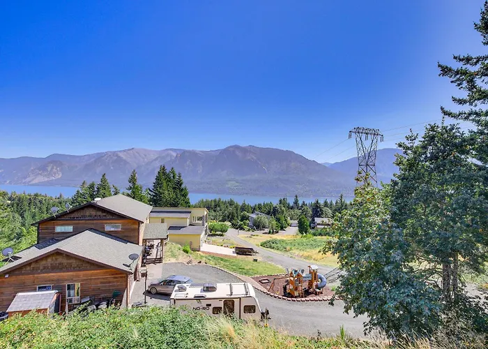 'Gorge Retreat' - Modern Carson Home W/ Mtn Views!