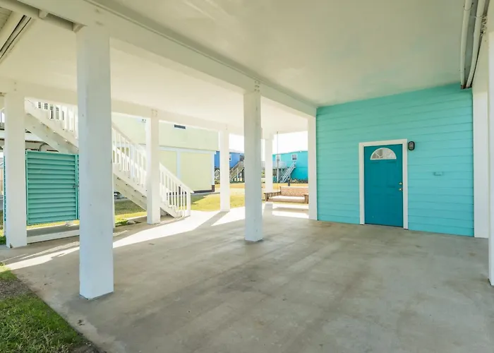 Blue Haven - Cozy, Cute, Just A Skip To The Shore!