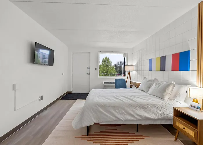 The Lindell Motor Lodge