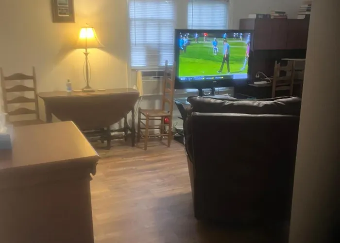 The Clubhouse Masters Golf Themed 1 King Bed 1 Bath Furnished Apartment Full Size Kitchen Full Size Leather Pull Out Sleeper Sofa In Living Room & Full Size Leather Sofa 1 Gig Fiber Internet Directv Premium Package All Sports & Movie Channels & Dvr