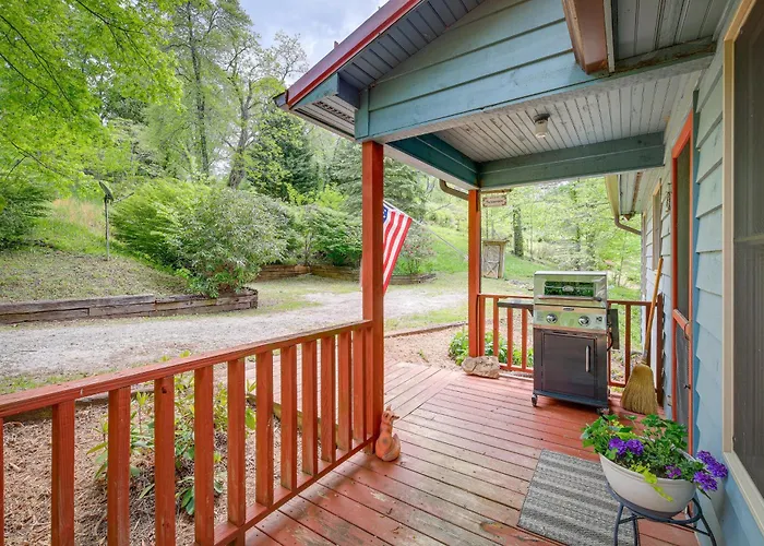 Charming Cabin W/ Wraparound Deck In Blue Ridge!