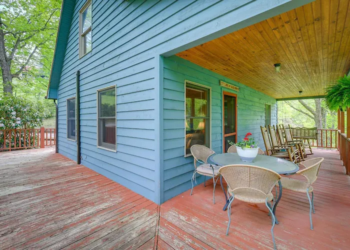 Charming Cabin W/ Wraparound Deck In Blue Ridge!