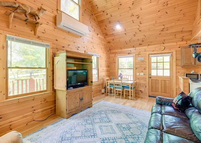 Charming Cabin W/ Wraparound Deck In Blue Ridge!