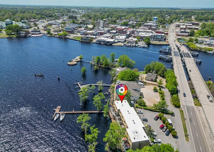 Downtown Waterfront Condo W Boat Slip & Deck