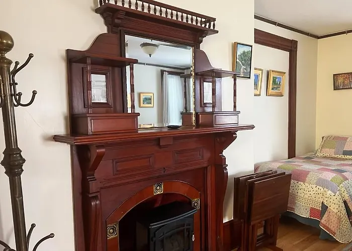 Falls Farmstead 1865 Ellis House Cozy And Comfy Apt #1