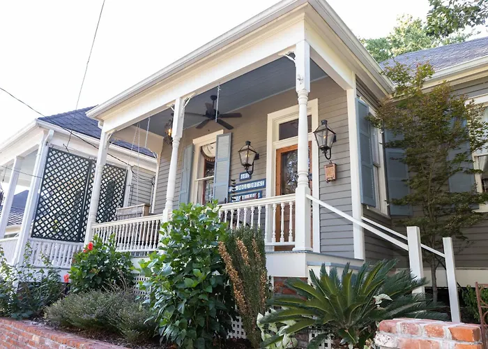 The Dollhouse - 3 Bed, 2 Bath, Walk To Downtown