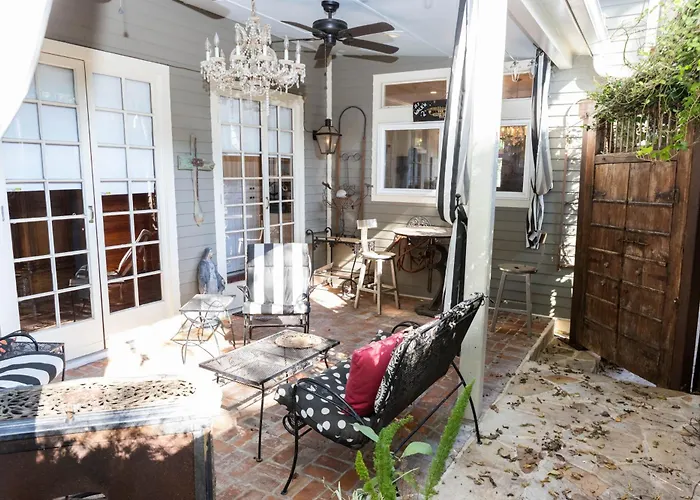 The Dollhouse - 3 Bed, 2 Bath, Walk To Downtown