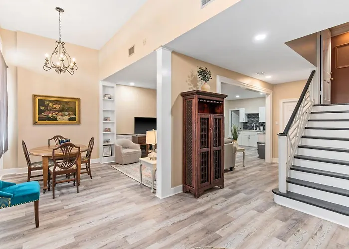 610 Franklin - Downstairs - 2 Bed, 2 Bath, Heart Of Downtown, Pet Friendly With Fee